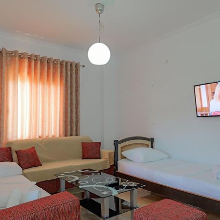Guesthouse Moonlight Downtown Ksamil Eksteriør billede
