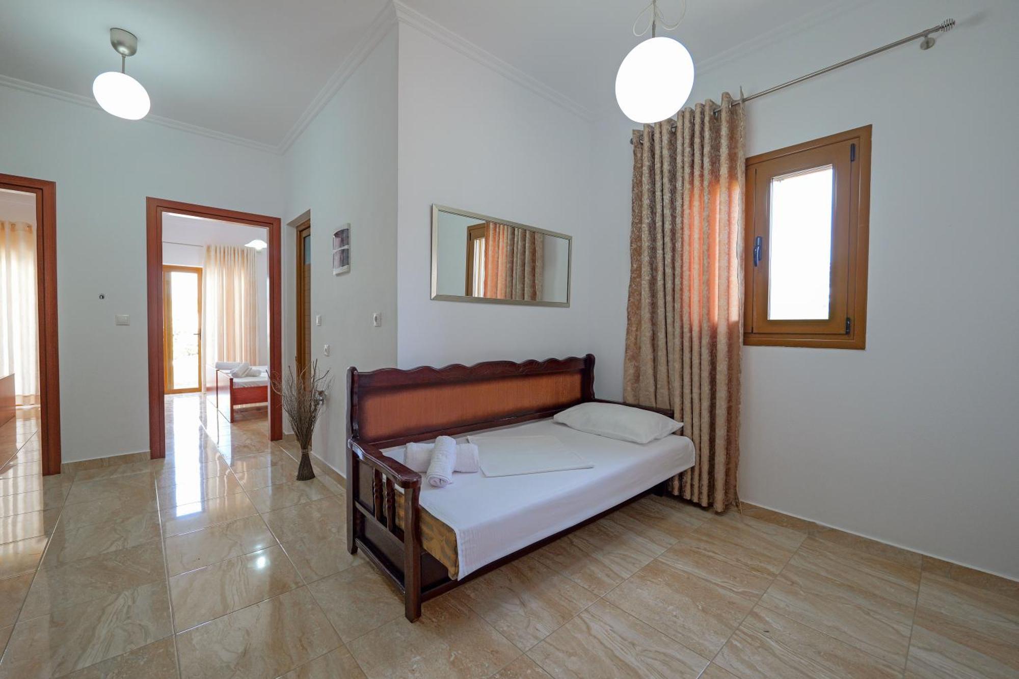 Guesthouse Moonlight Downtown Ksamil Eksteriør billede
