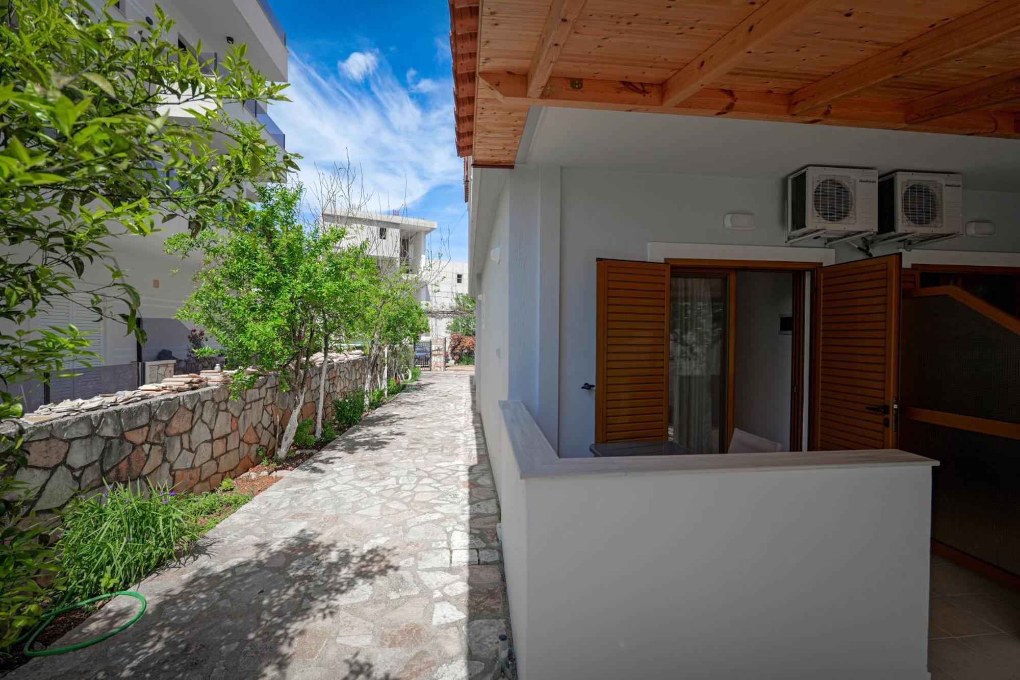 Guesthouse Moonlight Downtown Ksamil Eksteriør billede