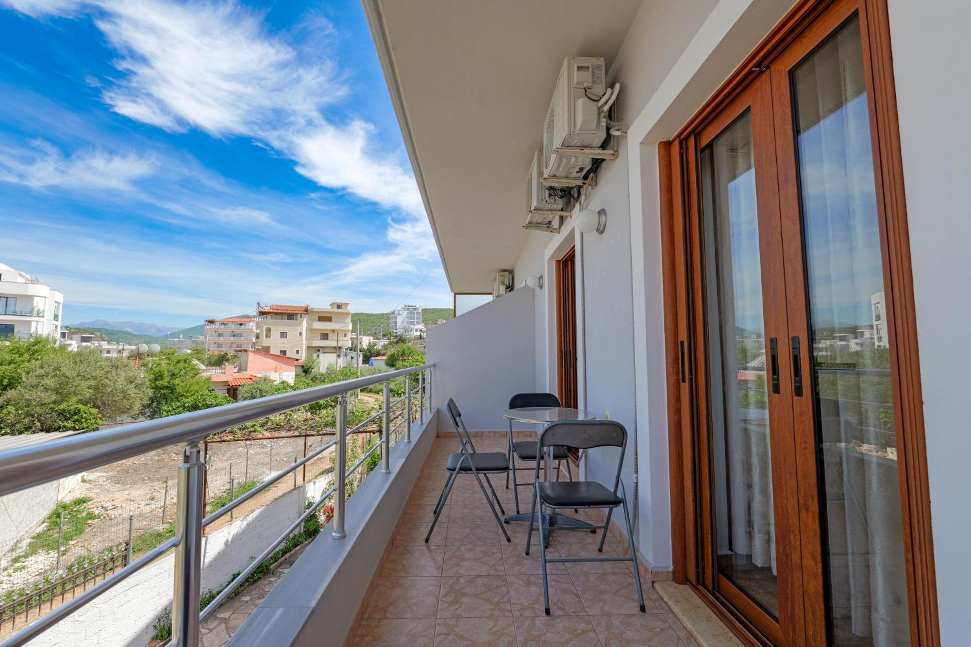 Guesthouse Moonlight Downtown Ksamil Eksteriør billede