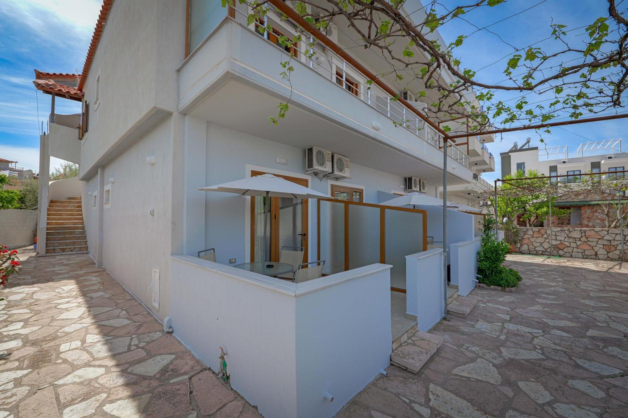 Guesthouse Moonlight Downtown Ksamil Eksteriør billede