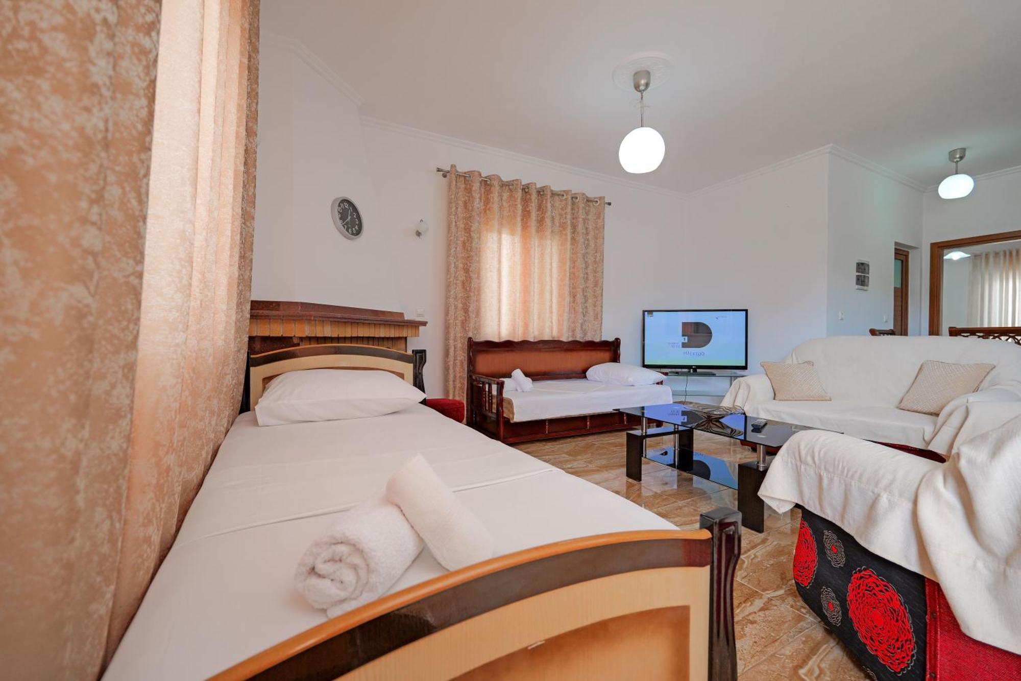 Guesthouse Moonlight Downtown Ksamil Eksteriør billede